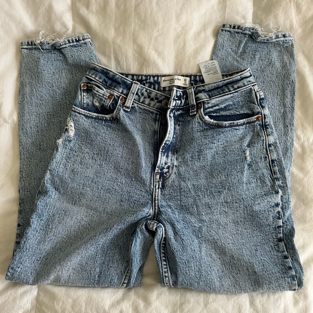 Abercrombie & Fitch The Mom high Rise | curve love Light Blue Straight Leg Jeans